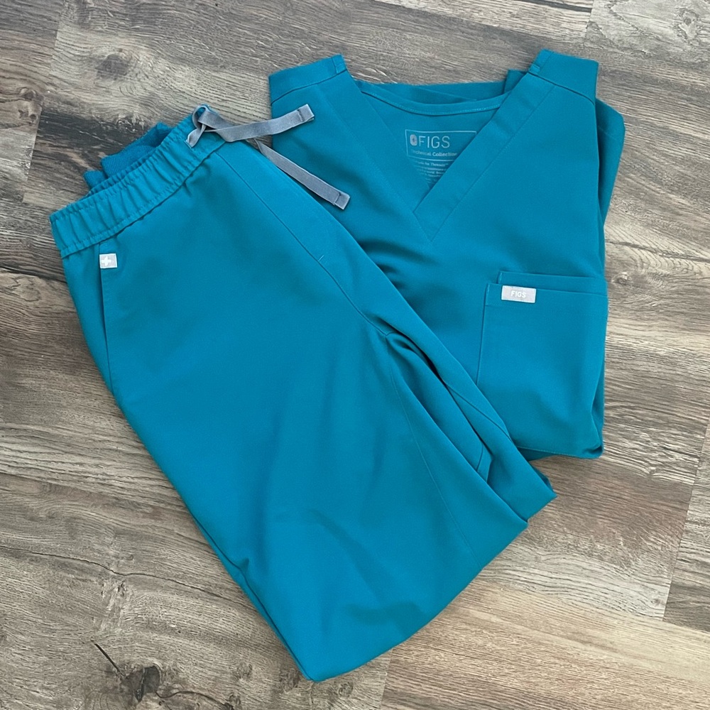 Figs Mens Scrubs Set